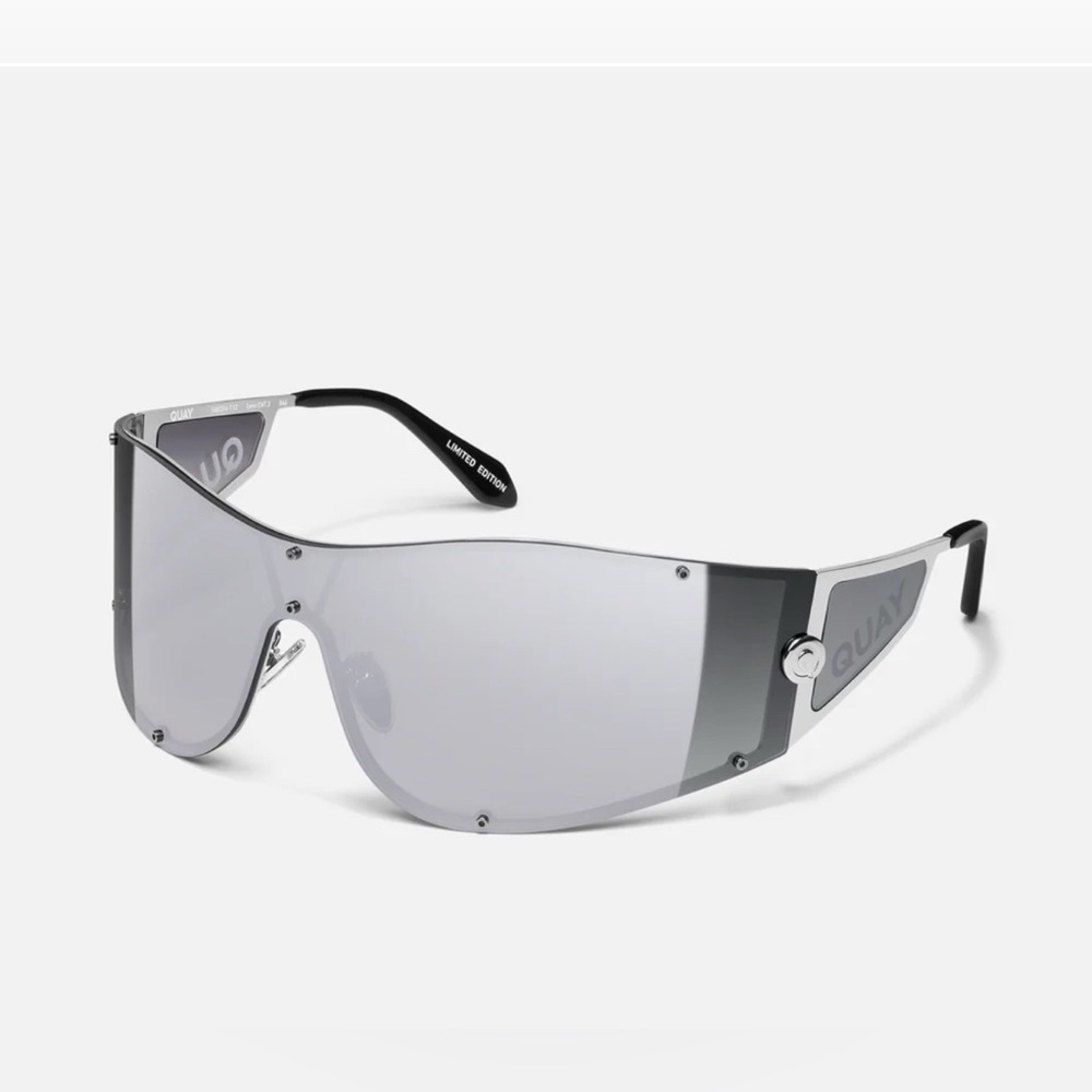 QUAY AUSTRALIA LIMITED EDITION DIGITAL DAZE CHROME -SLV/SMKFL